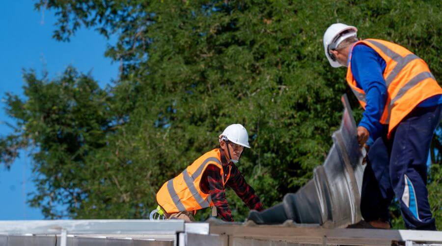 Professional gutter cleaning in Bristol, RI
